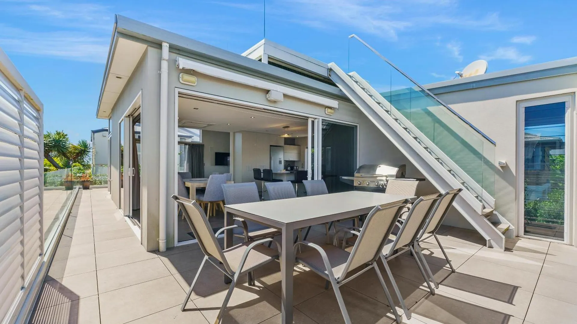 Sunny And Spacious Beach Villa Mount Maunganui Holiday home