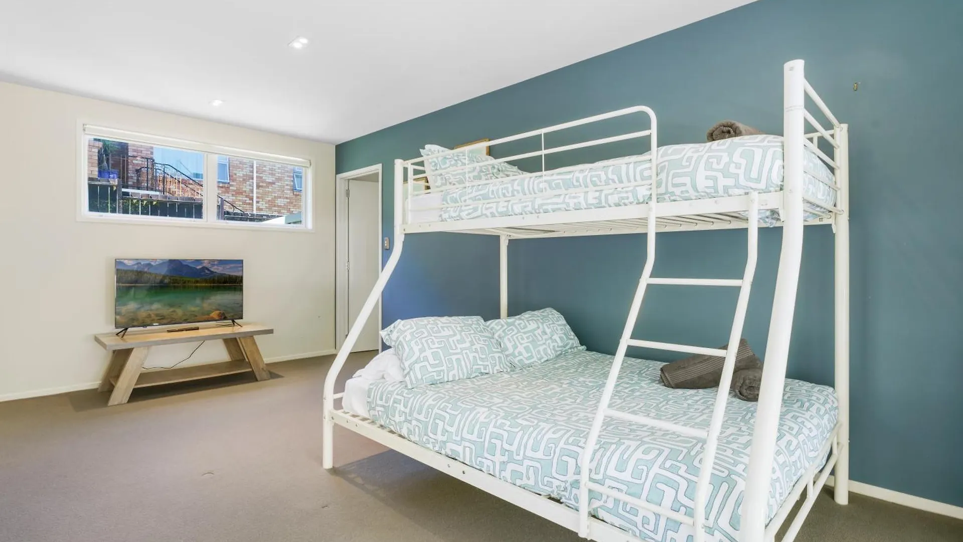 Sunny And Spacious Beach Villa Mount Maunganui New Zealand